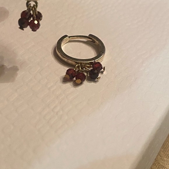.925 stamped hoop Earrings garnet Beads - Picture 4 of 5